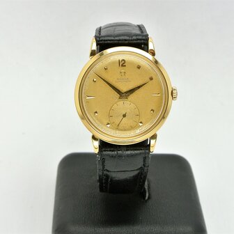 Omega Bumper 2402.1 bumper automatic 18k gold case