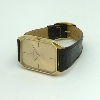 Omega Constellation 18k gold case ref 153.0035