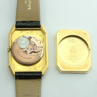 Omega Constellation 18k gold case ref 153.0035