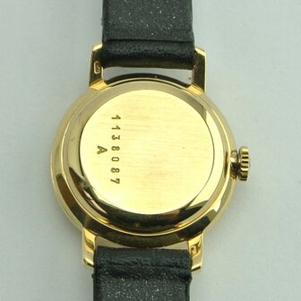 Jaeger-LeCoultre 18k gold case ref 1689