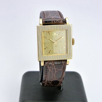 Jaeger-LeCoultre 1910 Square 18k gold case ref 1910