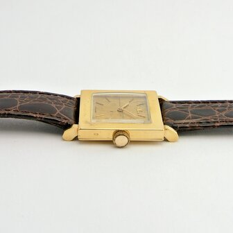 Jaeger-LeCoultre 1910 Square 18k gold case ref 1910