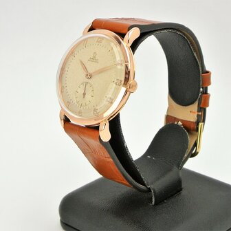 Omega Bumper Automatic Bumper 18k red gold case ref 2398