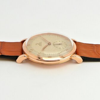 Omega Bumper Automatic Bumper 18k red gold case ref 2398