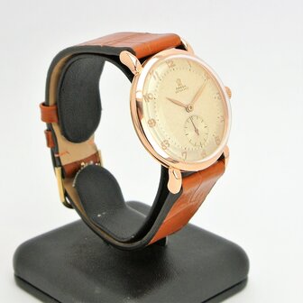 Omega Bumper Automatic Bumper 18k red gold case ref 2398