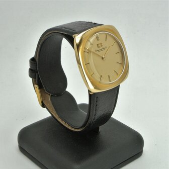 IWC 18k yellow gold case cal. 422 ref 1421