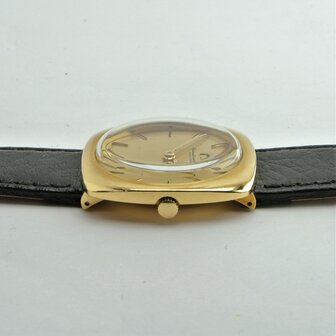 IWC 18k yellow gold case cal. 422 ref 1421