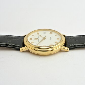 Universal Gen&egrave;ve Automatic 18k yellow gold case