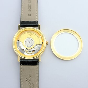 Universal Gen&egrave;ve Automatic 18k yellow gold case