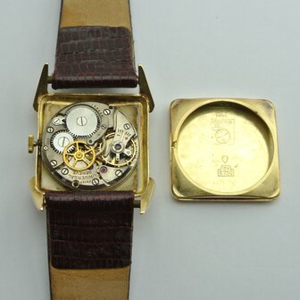 Universal Gen&egrave;ve Vintage 18k gold case ref 10625