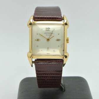 Universal Gen&egrave;ve Vintage 18k gold case ref 10625