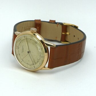 Universal Gen&egrave;ve Vintage 18k gold case ref. 10410