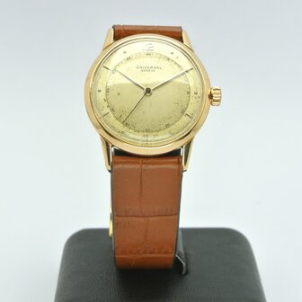 Universal Gen&egrave;ve Vintage 18k gold case ref. 10410