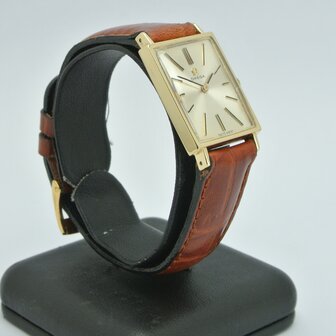 Omega Tank 14k gold case ref 111.054