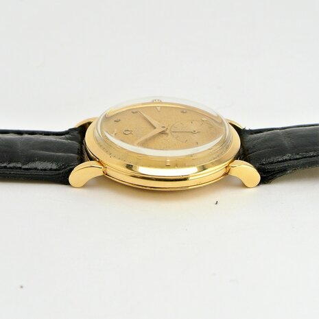 Omega Bumper 2402.1 bumper automatic 18k gold case