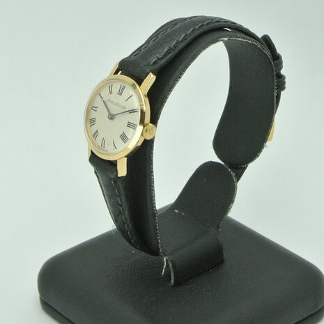 Jaeger-LeCoultre 18k gold case ref 1689