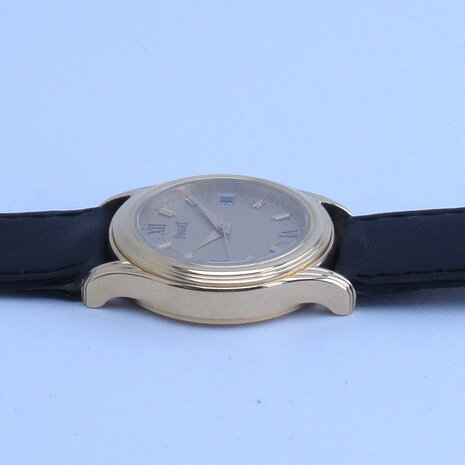 Piaget Polo 18k yellow gold ref. 22001 M 501 D