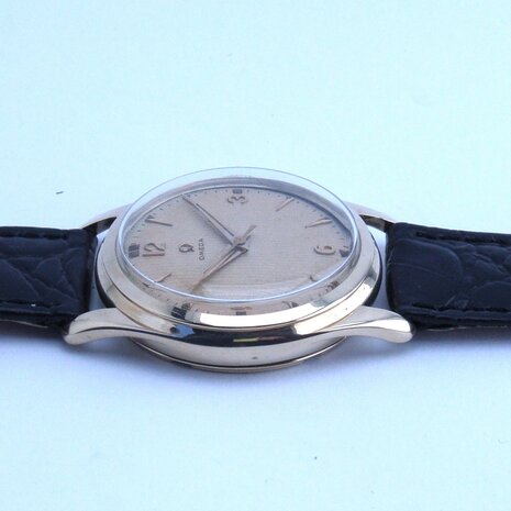 Omega Classic Vintage 14k gold case ref 4683