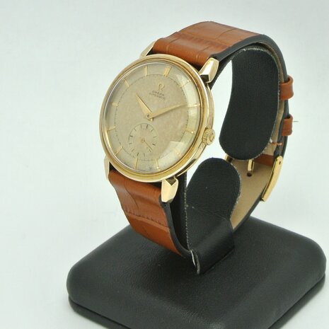 Omega Bumper Automatic Bumper 14k gold case ref 2709