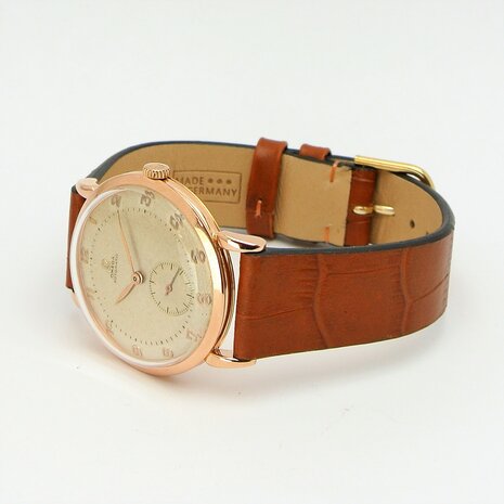 Omega Bumper Automatic Bumper 18k red gold case ref 2398