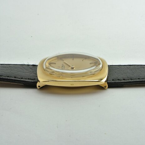 IWC 18k yellow gold case cal. 422 ref 1421