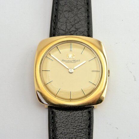 IWC 18k yellow gold case cal. 422 ref 1421