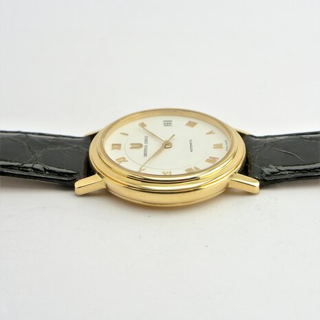 Universal Genève Automatic 18k yellow gold case