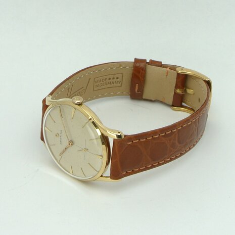 Certina Vintage cal 23-20 18k yellow gold case