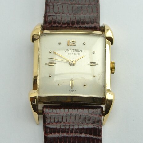 Universal Genève Vintage 18k gold case ref 10625