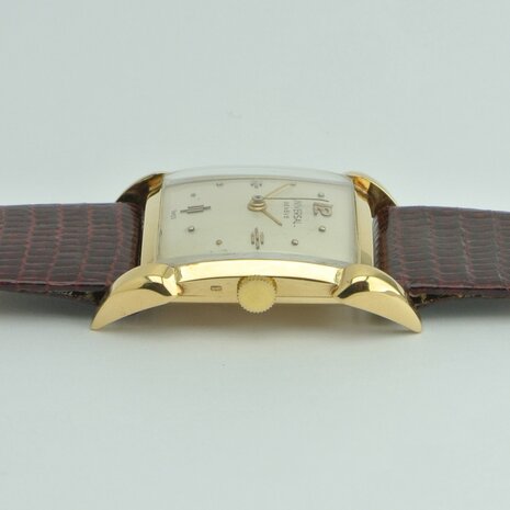 Universal Genève Vintage 18k gold case ref 10625