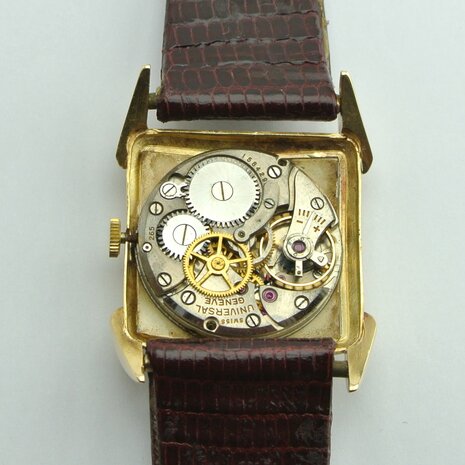 Universal Genève Vintage 18k gold case ref 10625