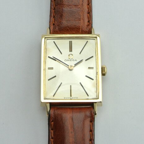 Omega Tank 14k gold case ref 111.054